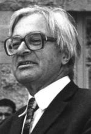 Prof. Dr. Hans Buchheim am 20.07.1982 anlässlich seiner Rede zum 38. Jahrestag des 20. Juli 1944 im Ehrenhof der Gedenk- und Bildungsstätte Stauffenbergstraße Landesarchiv Berlin/Filipp Israelson Prof. Dr. Hans Buchheim