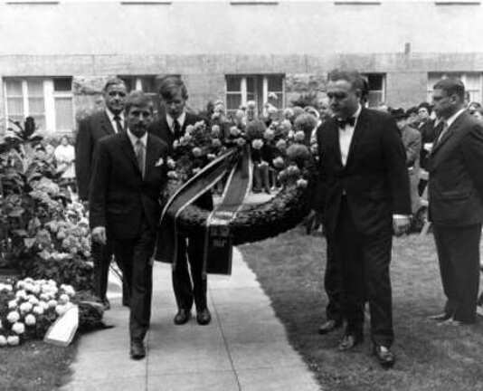 Gedenkfeier, Ehrenhof der Gedenk- und Bildungsstätte Stauffenbergstraße, Berlin, 20.07.1968