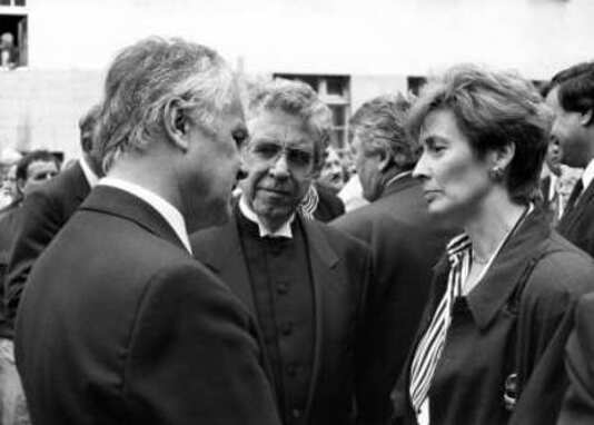 Gedenkfeier, Ehrenhof der Gedenkstätte Deutscher Widerstand in der Stauffenbergstraße, Berlin, 20.07.1991