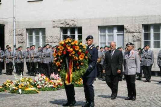Gedenkfeier, Ehrenhof der Gedenkstätte Deutscher Widerstand in der Stauffenbergstraße, Berlin, 20.07.2007