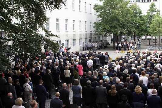 Gedenkfeier, Ehrenhof der Gedenkstätte Deutscher Widerstand in der Stauffenbergstraße, Berlin, 20.07.2016