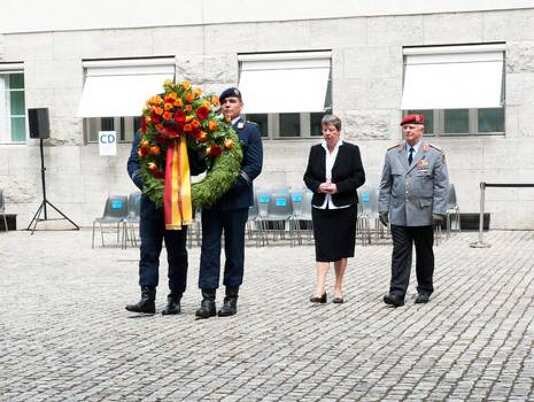 Gedenkfeier, Ehrenhof der Gedenkstätte Deutscher Widerstand in der Stauffenbergstraße, Berlin, 20.07.2016