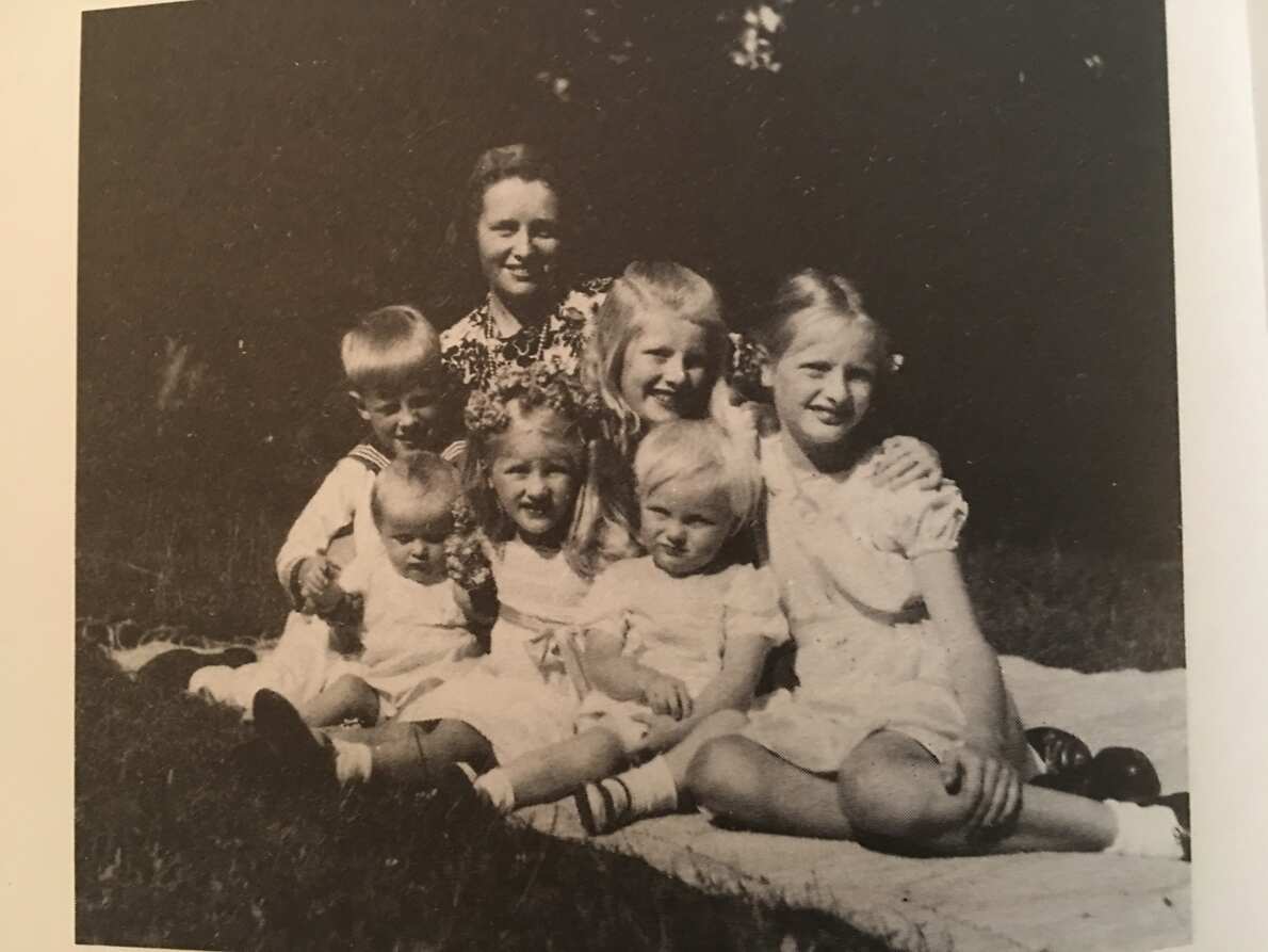 4 Im Park von Trebbow am 20. Juli 1944 – Charlotte von der Schulenburgs 35. Geburtstag