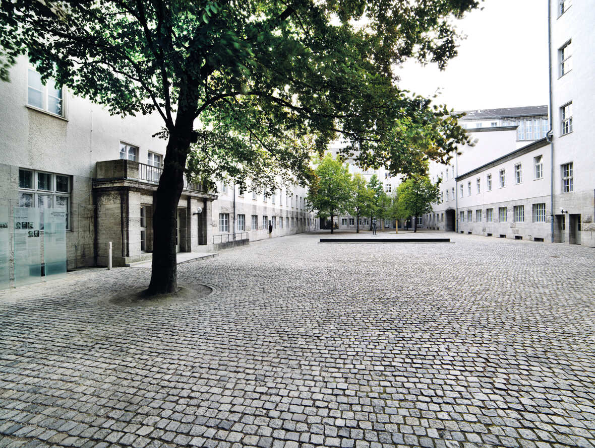 Ehrenhof des Bendlerblocks in der Stauffenbergstraße, Berlin